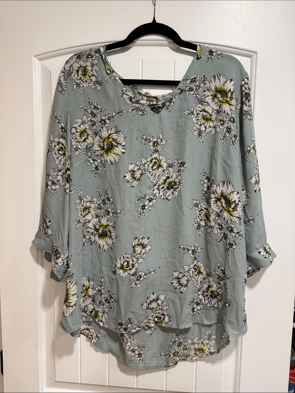 Maurice’s XXL Sage/light blue Green Floral V-Neck Tunic